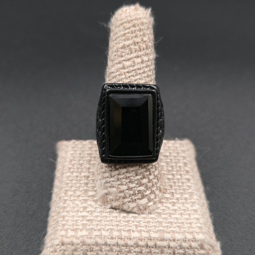 Size 9.5 Black Plated Black Stone Scrolled Accents Ring A7035 - Picture 1 of 8